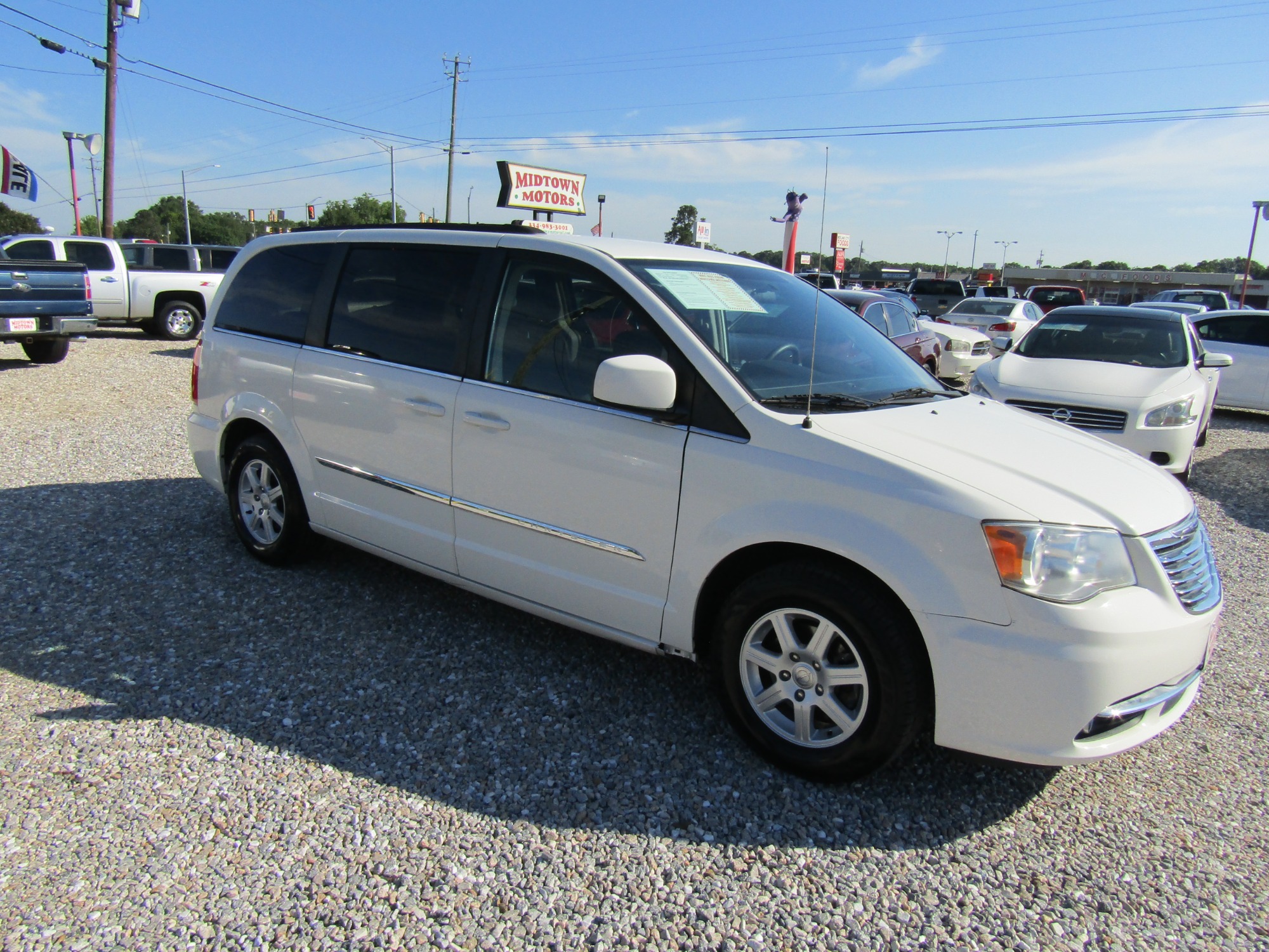 photo of 2011 Chrysler Town & Country 